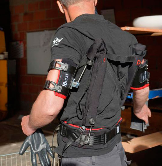 Plum’ est un exosquelette léger conçu pour soulager les postures contraignantes dues au travail de bras en hauteur